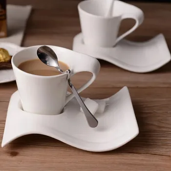 Креативен вълнообразни керамични необичаен набор от кафе чаши и блюдец Европейската малка луксозна пара 90 мл/130 мл/200 мл300 мл чаена чаша